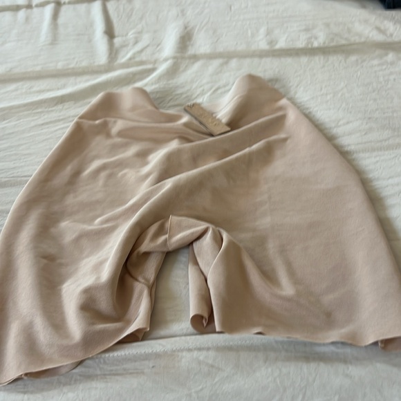 -Skims Sheer Sculpt Low Back Shorts - Picture 7 of 12